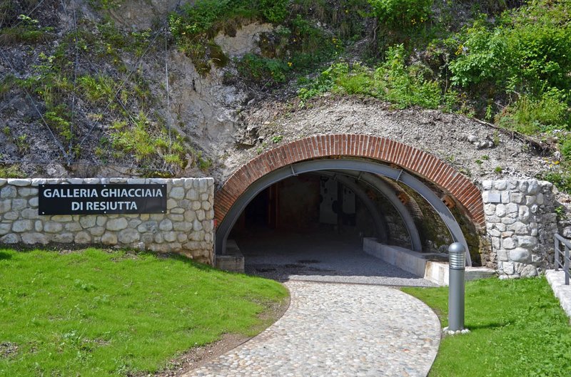 2_Ghiacciaia_ingresso.JPG