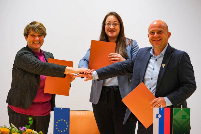 Firma_dichiarazione_intenti_biosfera_trilaterale