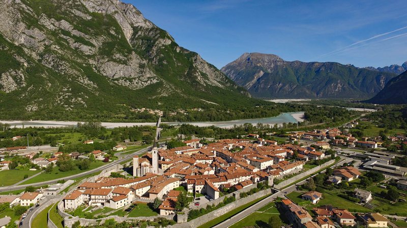 Venzone_dall'alto_MoviTex.jpg